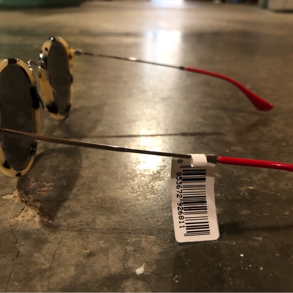 Ray-Ban Sunglasses - Picture 3 of 5